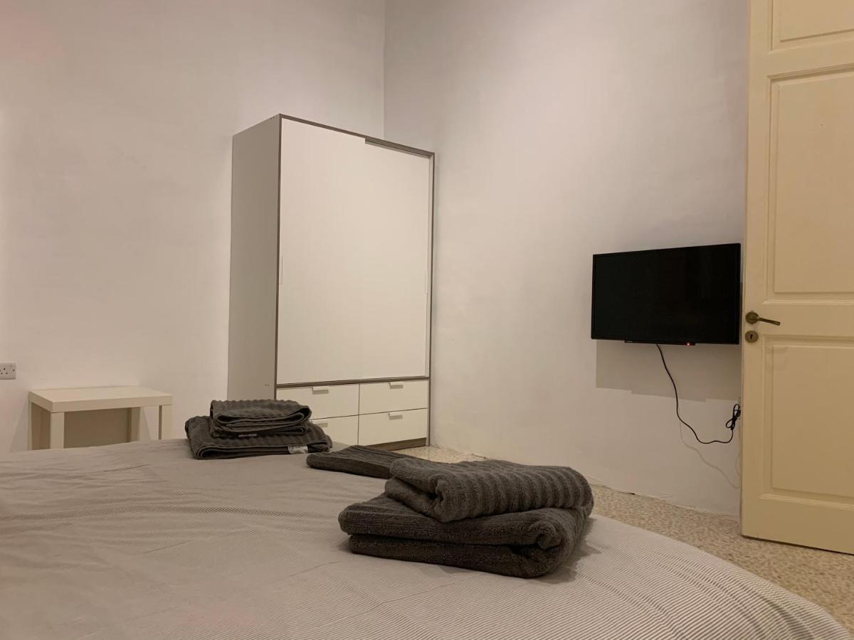 4 Bedroom Apartment In Sliema Near The Sea ภายนอก รูปภาพ