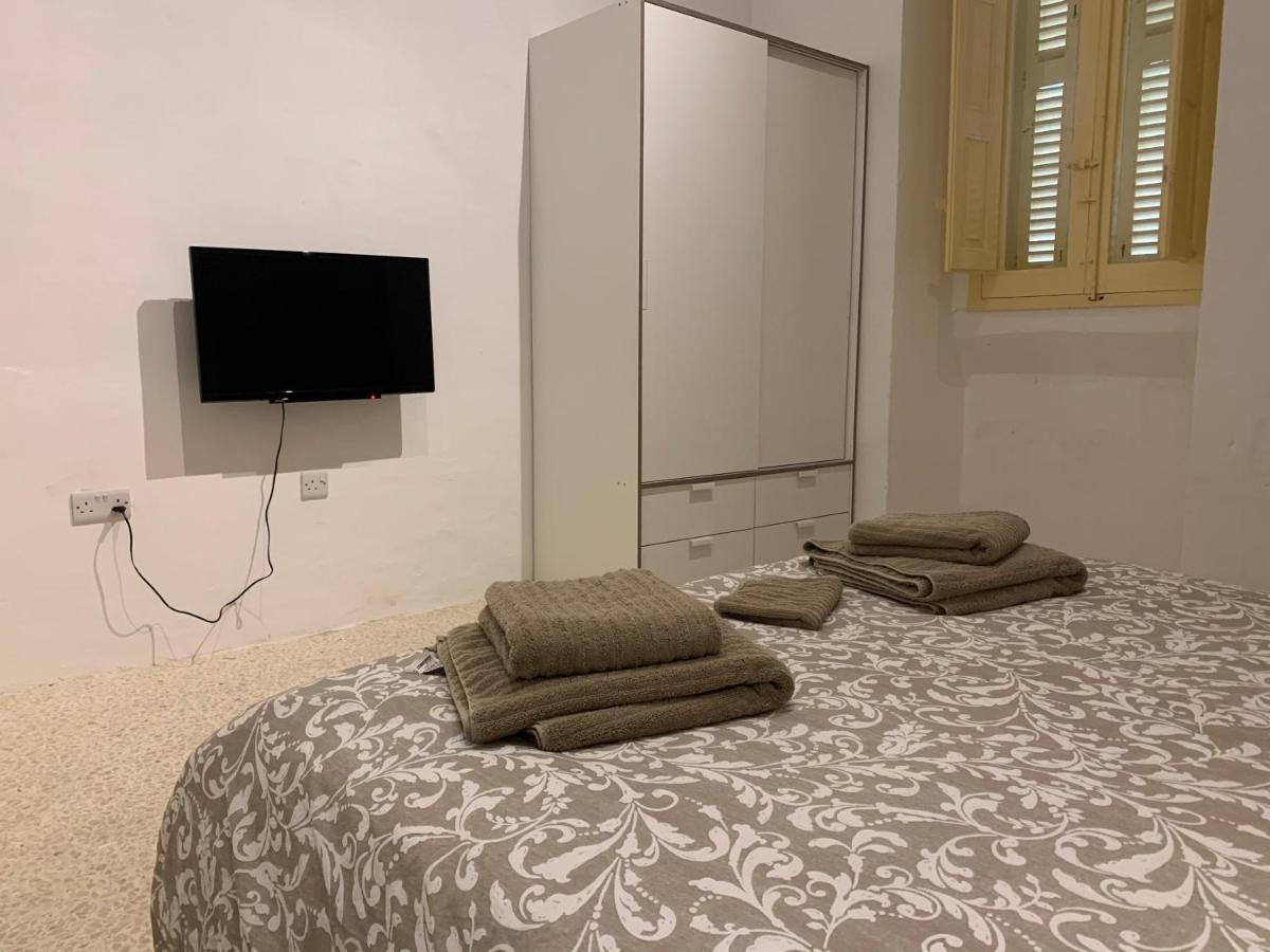 4 Bedroom Apartment In Sliema Near The Sea ภายนอก รูปภาพ